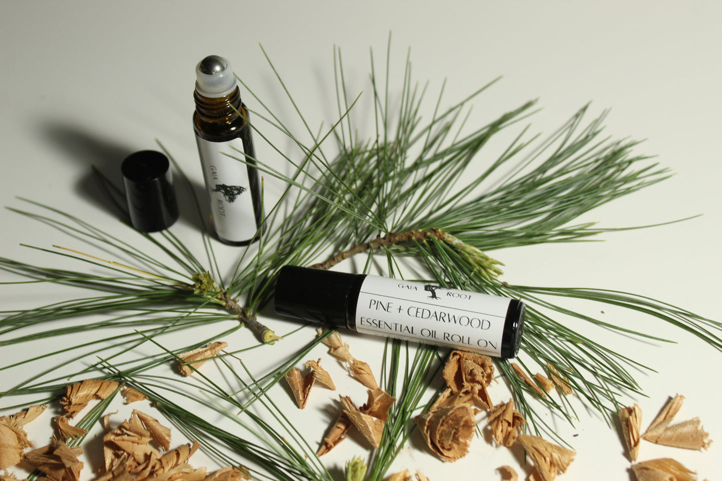 ESSENTIAL OIL ROLL-ON PINE + CEDARWOOD