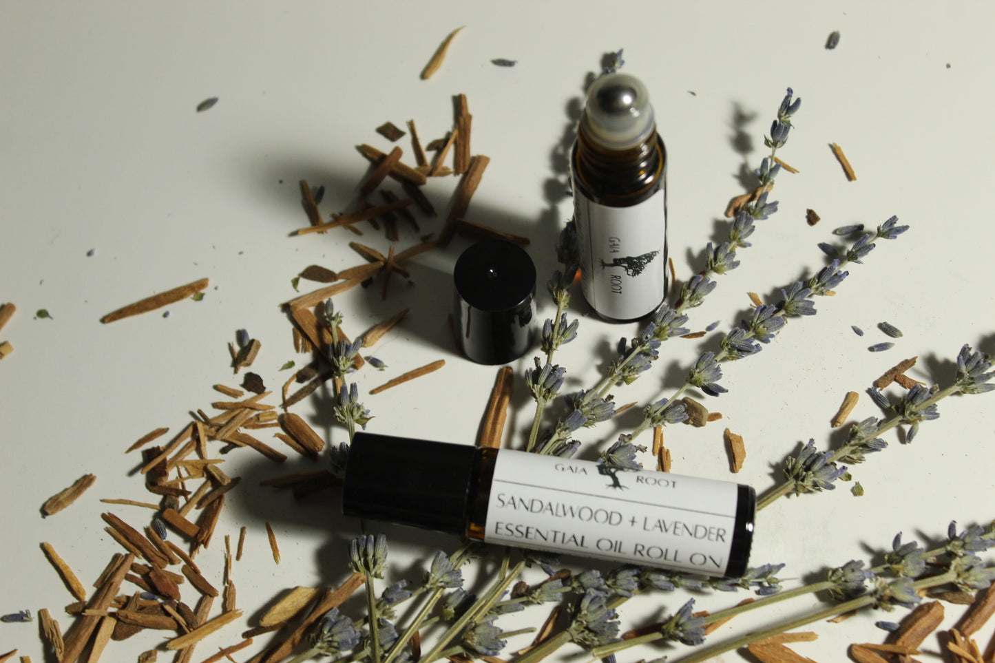 ESSENTIAL OIL ROLL-ON SANDALWOOD + LAVENDER
